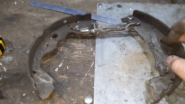 Что стало с задними колодками за 130 т км пробега. Лада Ларгус удивил... смотреть онлайн