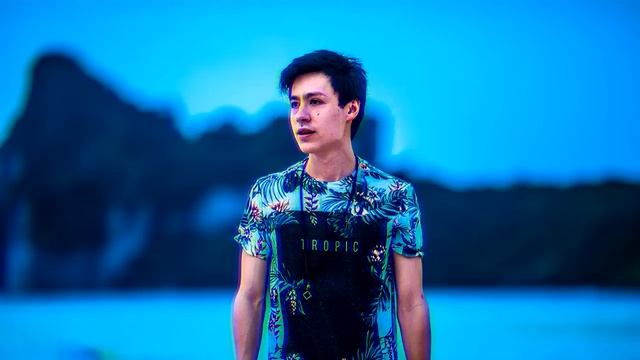 D A N C I N ( L I U R E M I X ) смотреть онлайн