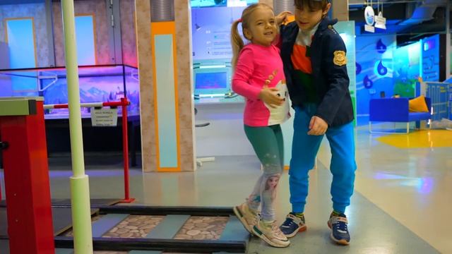 Anabella and Bogdan Pretend Play Jobs | Learn About Professions for Children смотреть онлайн