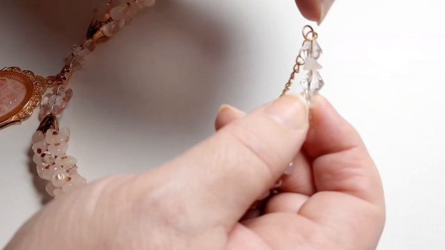 Сборка колье из розового кварца. смотреть онлайн
