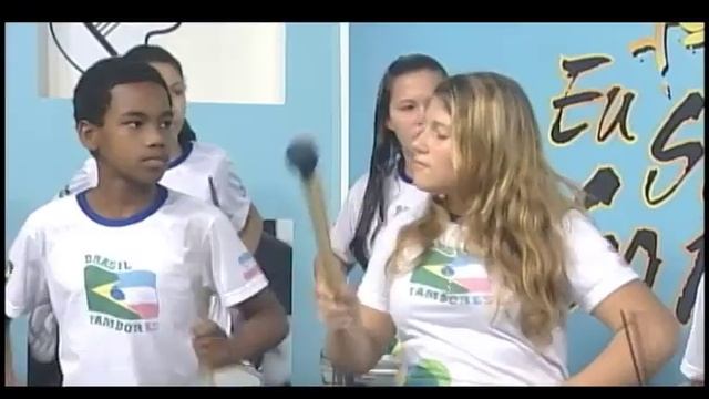 Ritmo Olodum - Grupo Brasil Tambores EU SOU O SAMBA TVE смотреть онлайн