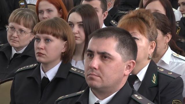 Около 700 зауральцев пытались сбежать от судебных приставов смотреть онлайн