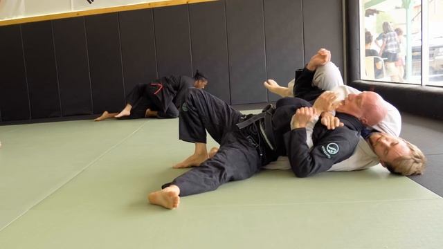 3 BJJ Black Belts Show Their Stuff смотреть онлайн