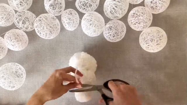 Делаем помпоны и снеговиков из них⛄️⛄️ поделки смотреть онлайн