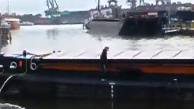 Spits barge Yannick смотреть онлайн