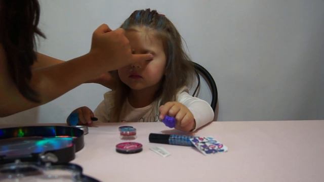 Распаковываем Огромную Косметичку Монстер Хай. Make-up in the style of Monster High смотреть онлайн