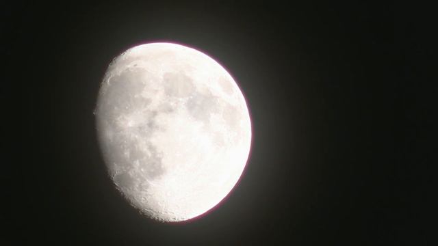 Луна — естественный спутник Земли. The moon is a natural satellite of the Earth. смотреть онлайн