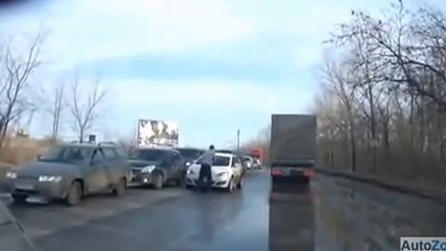Резкое завершение конфликта двух водителей смотреть онлайн
