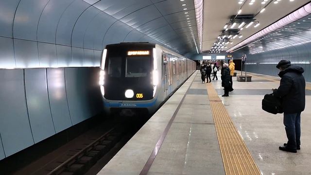 Электропоезд 81-765.4К/766.4К "Москва" из оборотного тупика прибывает на станцию Авиастроительная смотреть онлайн