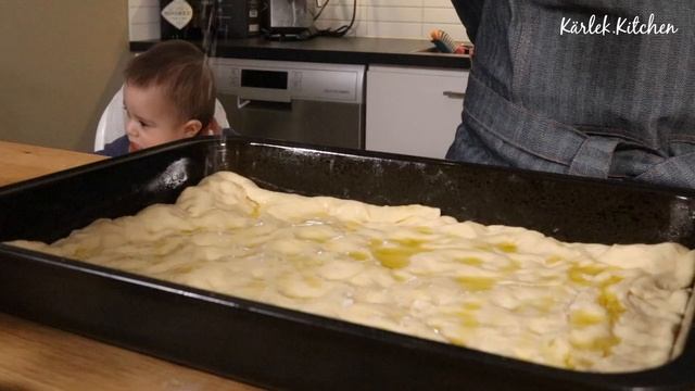 Homemade Focaccia, Pesto, Mozarella Sandwich смотреть онлайн