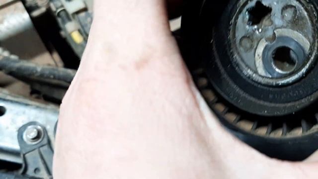 LADA VESTA, замена ролика натяжителя ремня генератора кондиционера смотреть онлайн