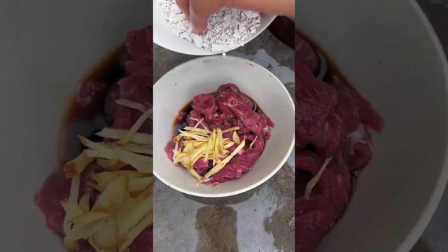 美女小胖下地种田，顺便摸了些龙虾带回去做蒜蓉小龙虾，汤汁泡饭太绝了！【唐小胖】 смотреть онлайн