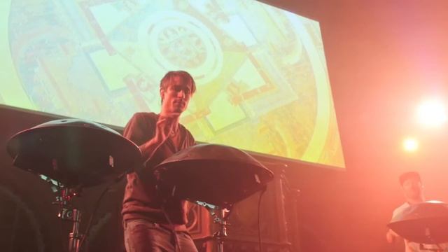 Hang Massive - Warmth of the Sun's Rays - London Union Chapel смотреть онлайн