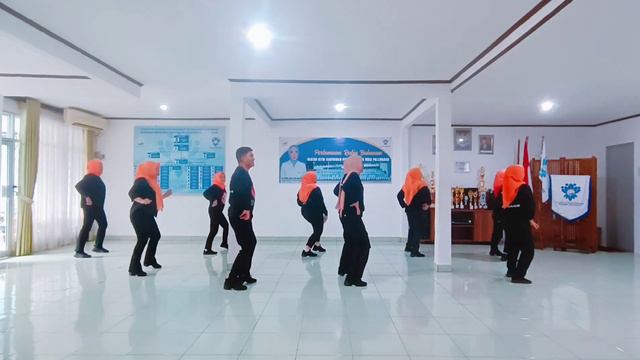More Than Friends 2023 - Line Dance / Choreo by Ivy Chan Siew Lin (SG) / Demo by IIK Tirta Musi PLG смотреть онлайн