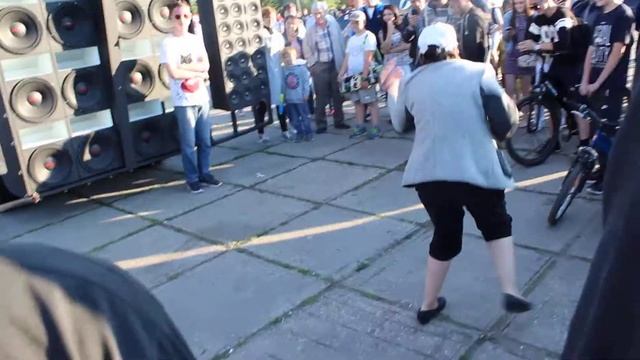 Бабуля в теме Kicx смотреть онлайн