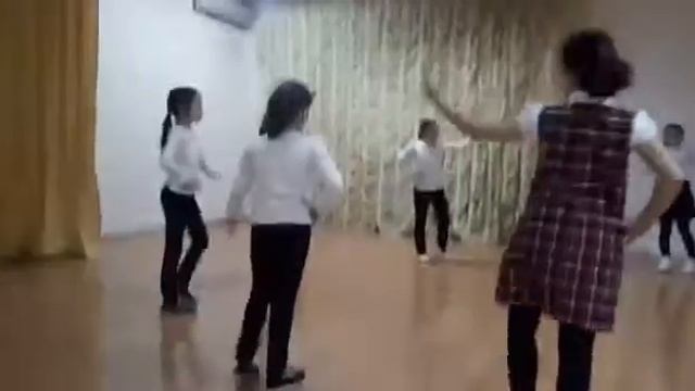 Репетиция танца к отчетному концерту - СШ №32, г. Нальчик, 2017г. смотреть онлайн