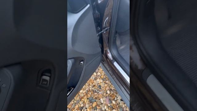 Открытие и закрытие багажника с кнопки в салоне Audi A4 allroad 2014 смотреть онлайн