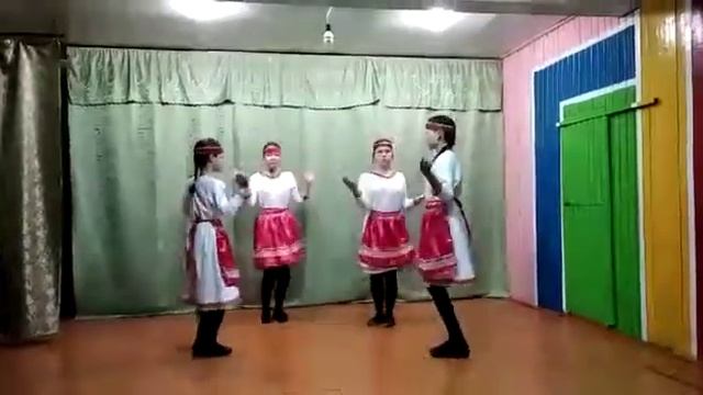 Ансамбль "Эр кече" - Марийская плясовая смотреть онлайн