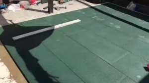 Укладка резиновой плитки на бетон