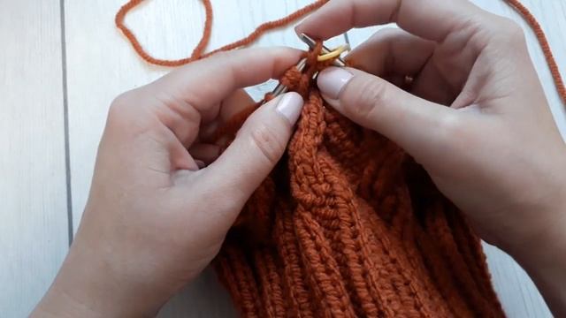 Шапка со жгутами и отворотом из толстой пряжи. Мастер-класс. Вязание спицами смотреть онлайн