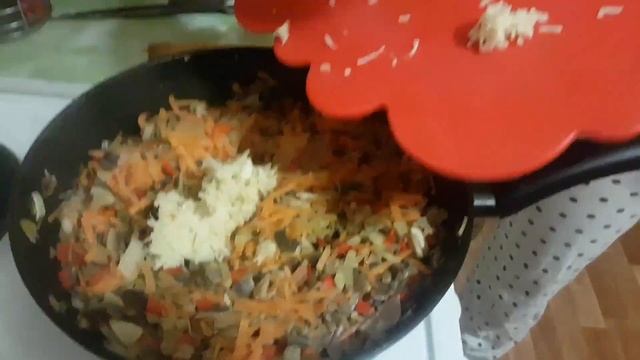 Куринные котлеты с грибочками. смотреть онлайн