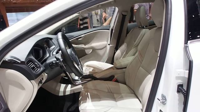 2014 Volvo V40 Cross Country - Exterior and Interior Walkaround смотреть онлайн