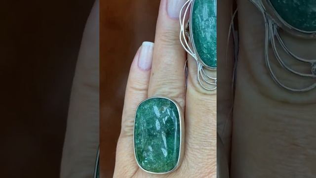 Редкие камни - ЗЕЛЕНЫЙ АВАНТЮРИН в СЕРЕБРЕ. Цены под видео. смотреть онлайн
