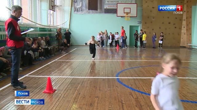 Ученики начальных классов школы № 3 сдали нормативы ГТО смотреть онлайн