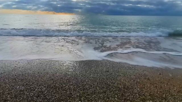 Море волны, шум прибоя, облака, обычный день крымчанина смотреть онлайн