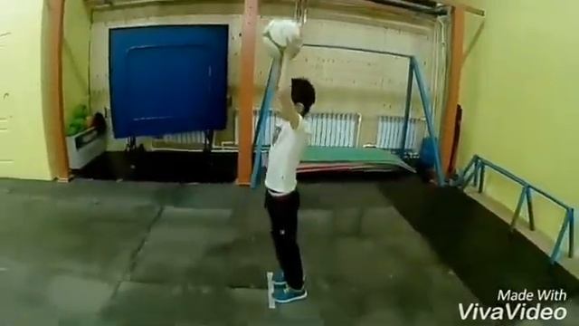 Бросок мяча из-за головы (техника выполнения) смотреть онлайн