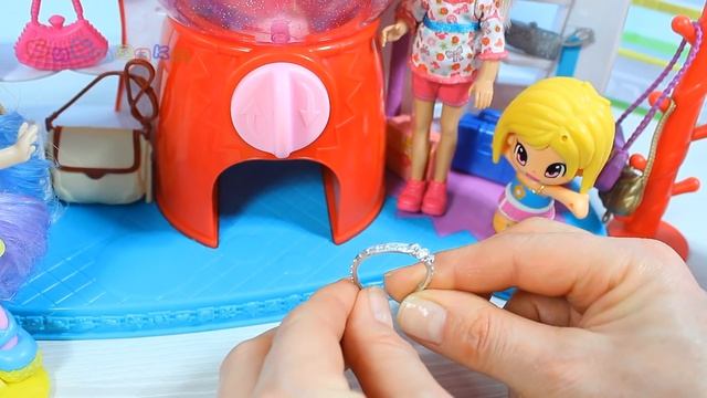 Играем в Куклы Покупаем сумочку Выигрываем подарки Мультфильм для девочек смотреть онлайн