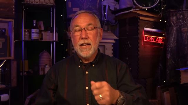 Backyard Beekeeping Questions and Answers Episode 201, a new natural beekeeping book, Winners Named смотреть онлайн