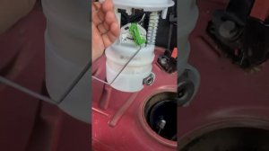 пежо 207 , 2009год , замена топливного насоса