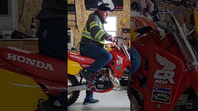 Tennis Shoes | Cold Start the 2 Stroke Beast | Honda CR500 смотреть онлайн