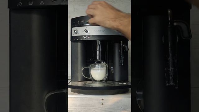 Кавомашина DeLonghi ESAM 3000 B Magnifica смотреть онлайн