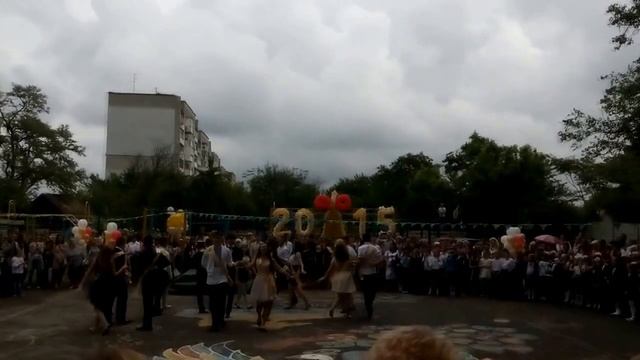 Выпускной вальс! Трогательный и шикарный! смотреть онлайн
