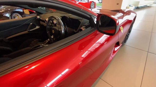 Ferrari 812 Superfast - Rosso Fuoco смотреть онлайн