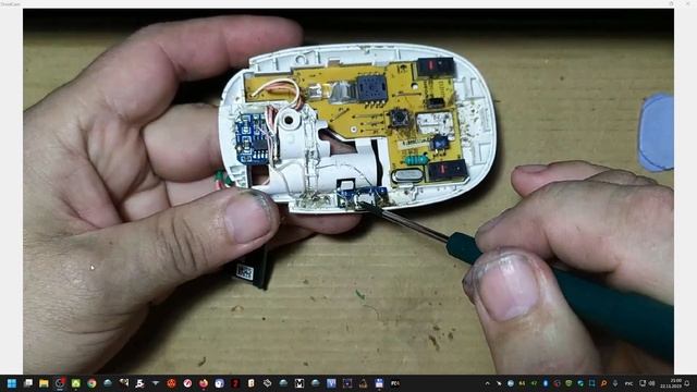 ПЕРЕДЕЛКА беспроводной мыши, на питание от литиевого аккумулятора смотреть онлайн