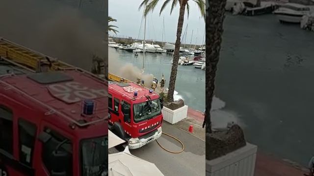 Аварийные ситуации - Пожар - Тушение пожара в марине двумя бригадами смотреть онлайн
