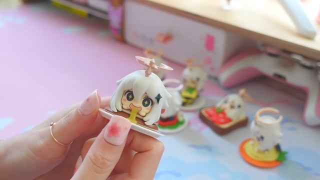 ? unboxing a gift from miHoYo and other genshin impact merch | a cute + comfy genshin filled haul ✿ смотреть онлайн
