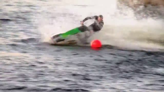 Трюки на водных мотоциклах Stunts On Water Scooters