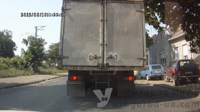 Проезд на красный и поворот под запрещающий знак || Ужгород Инфо смотреть онлайн