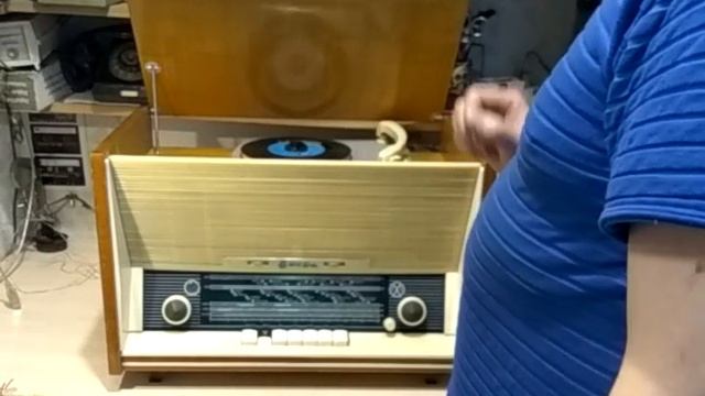 Ламповая радиола Весна, USSR 1960е годы Tube radio & turntable Vesna смотреть онлайн