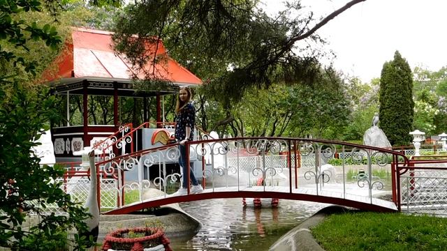 Ессентуки. Май. Парк санатория "Виктория" смотреть онлайн