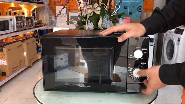 Lò Vi Sóng Panasonic 20 Lít Cơ Có Nướng Model GM24JBYUE 800W смотреть онлайн