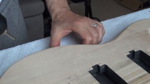 Как извлечь обломившийся шуруп или саморез из дерева