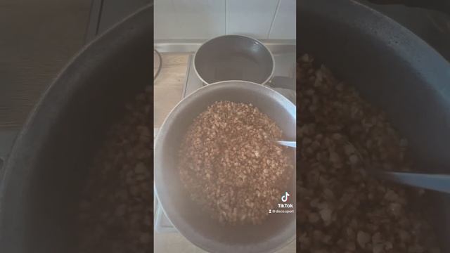 Гречка с тушенкой и луком?