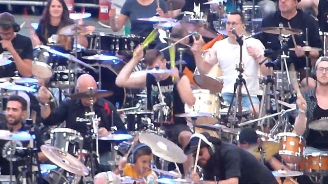 Rockin'1000 - Seven Nation Army / White Stripes - Frankfurt Commerzbank-Arena 07.07.2019 Live! смотреть онлайн