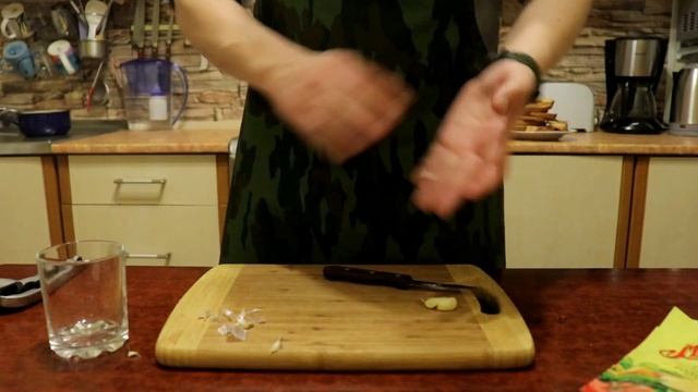 БУТЕРБРОДЫ СО ШПРОТАМИ. Вкусные бутерброды со шпротами и огурцом простой рецепт | YaroSlav смотреть онлайн