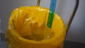 SafePress - баки с прессом и краном для сбора медотходов в дезраствор на колёсной опоре